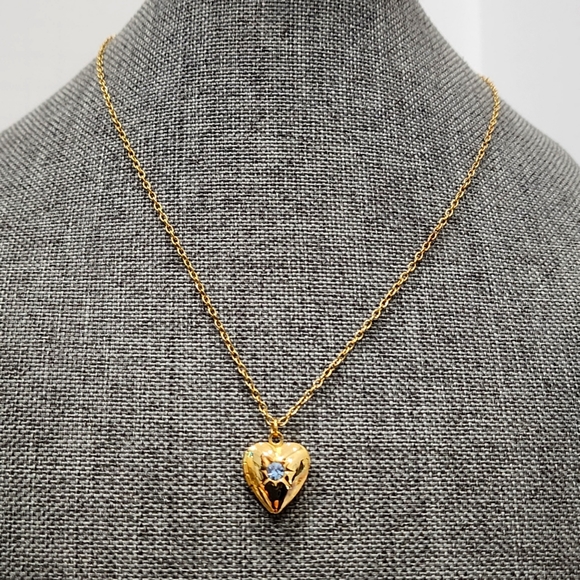 Jewelry - Dainty gold tone heart locket with stone
